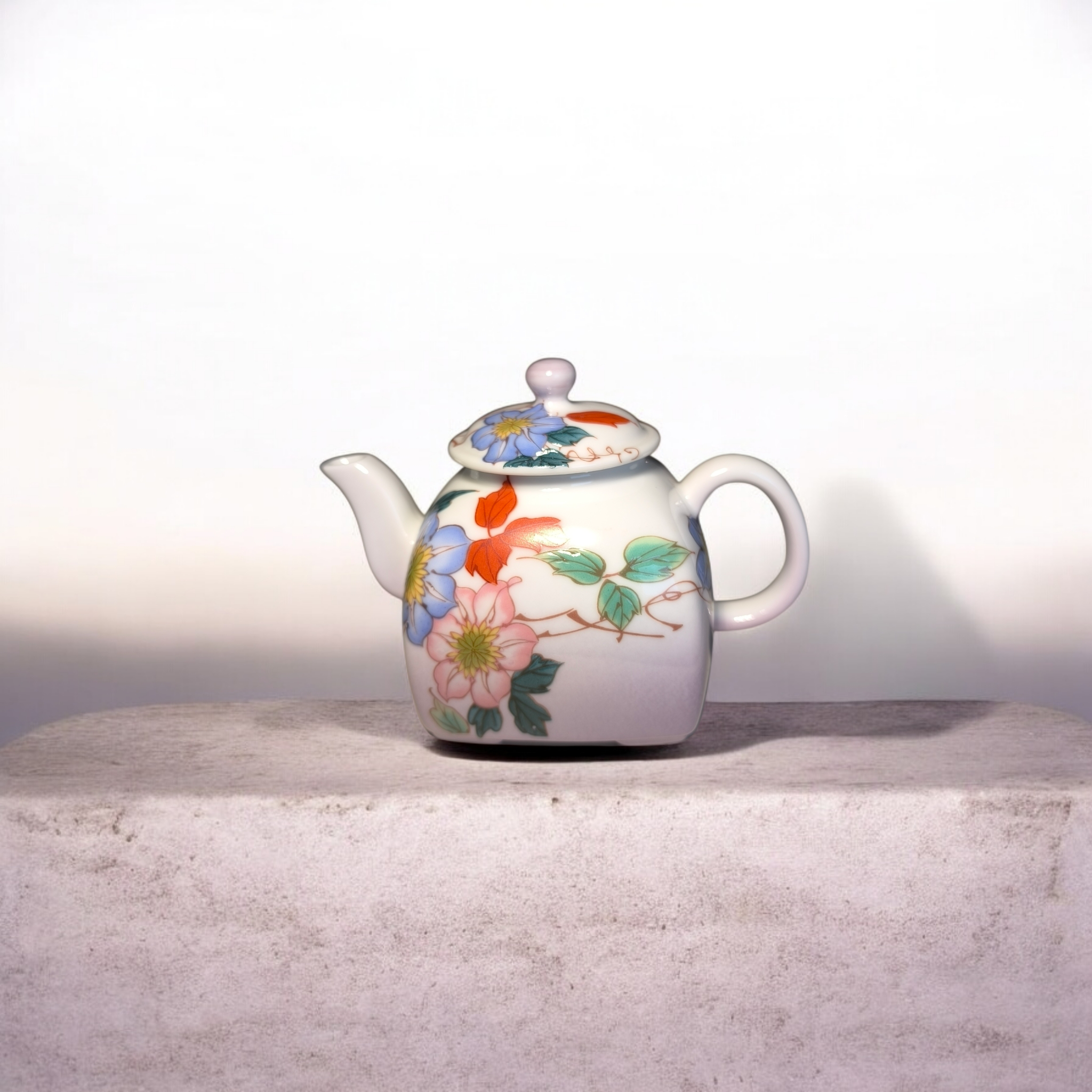 Handveredelte Mini Keramik-Teekanne mit integriertem Filter/ Hand-finished Mini ceramic Teapot with integrated filter